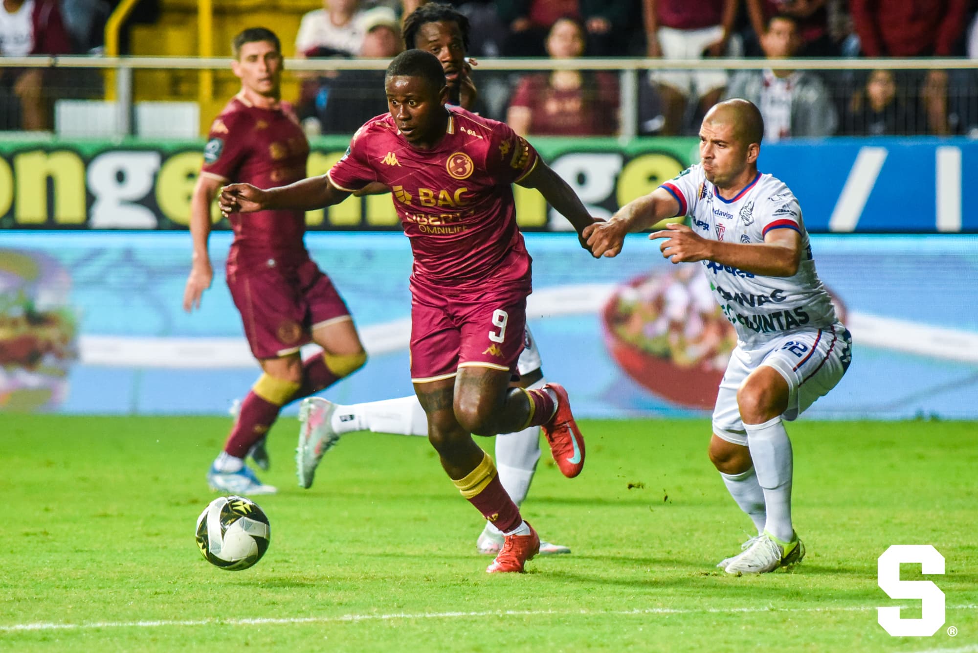 “Tiene que calmarse”: Lonis rompe el silencio tras el mensaje de Gustavo Herrera