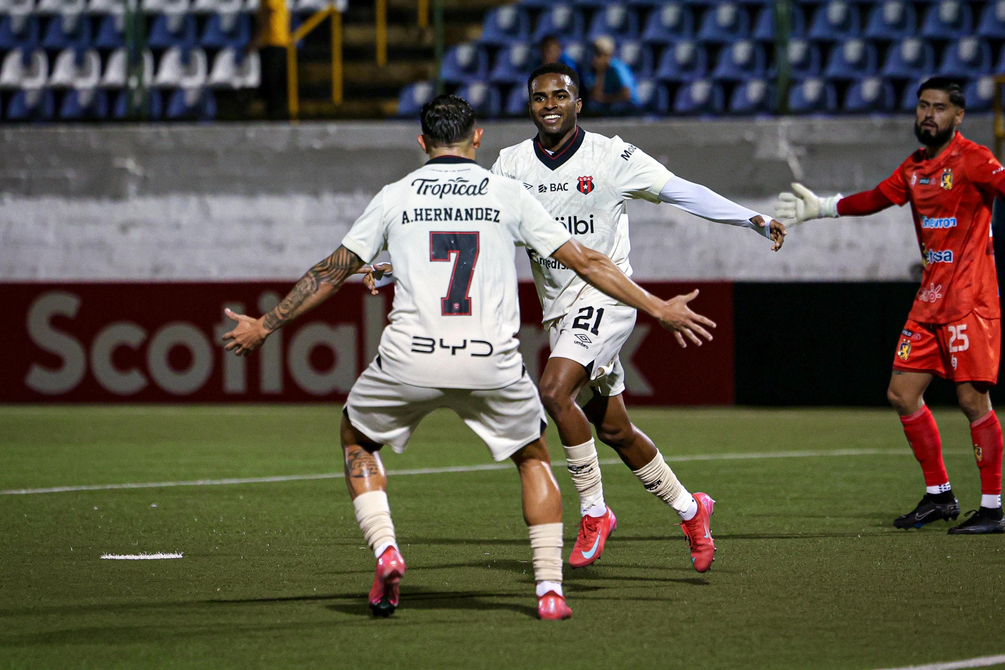 Camerino de Alajuelense celebró venta de Kenyel Mitchell a la MLS