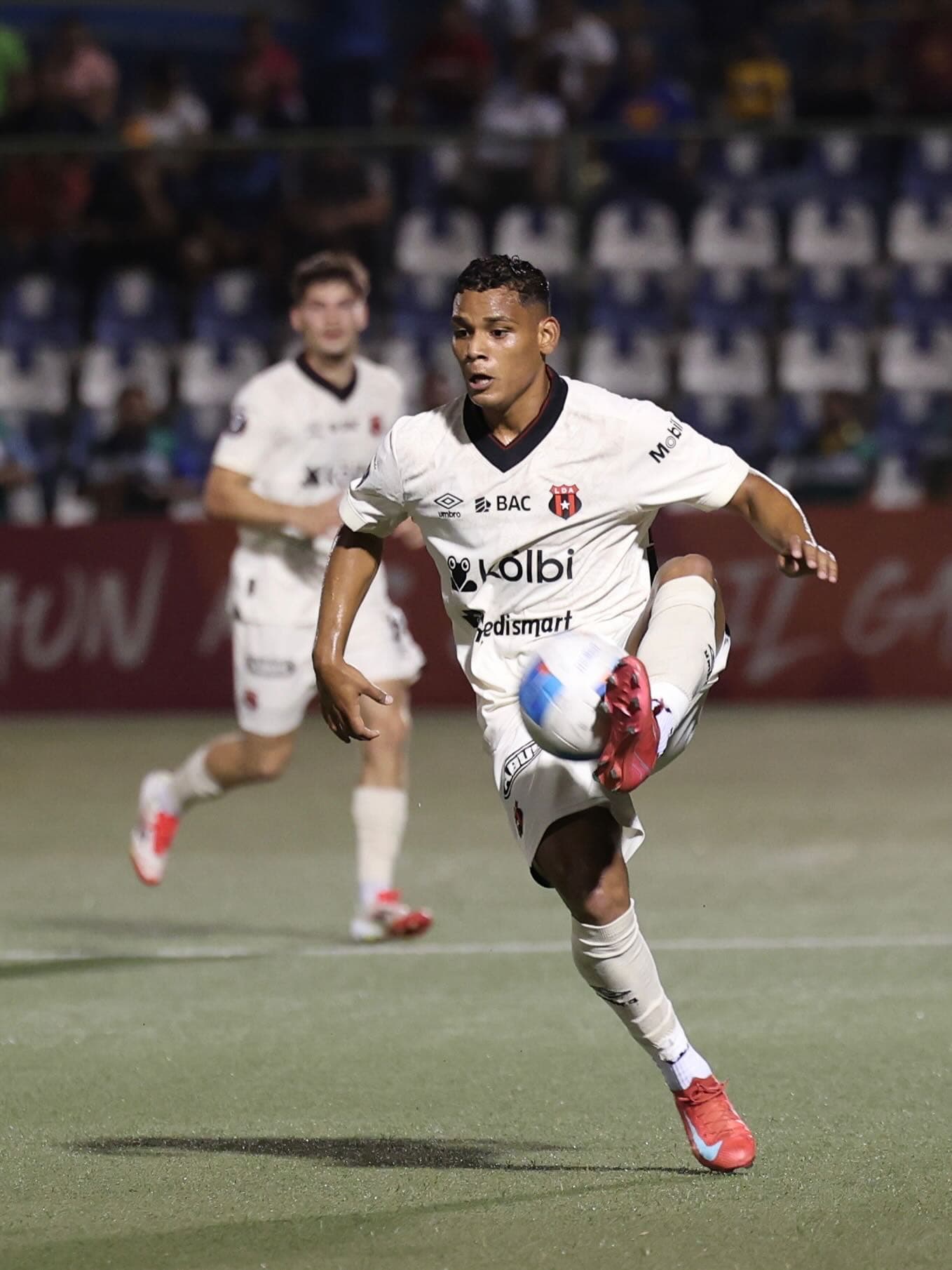 (Video) ¿Es Creichel Pérez el 10 de Alajuelense como opina la afición? El Macho responde