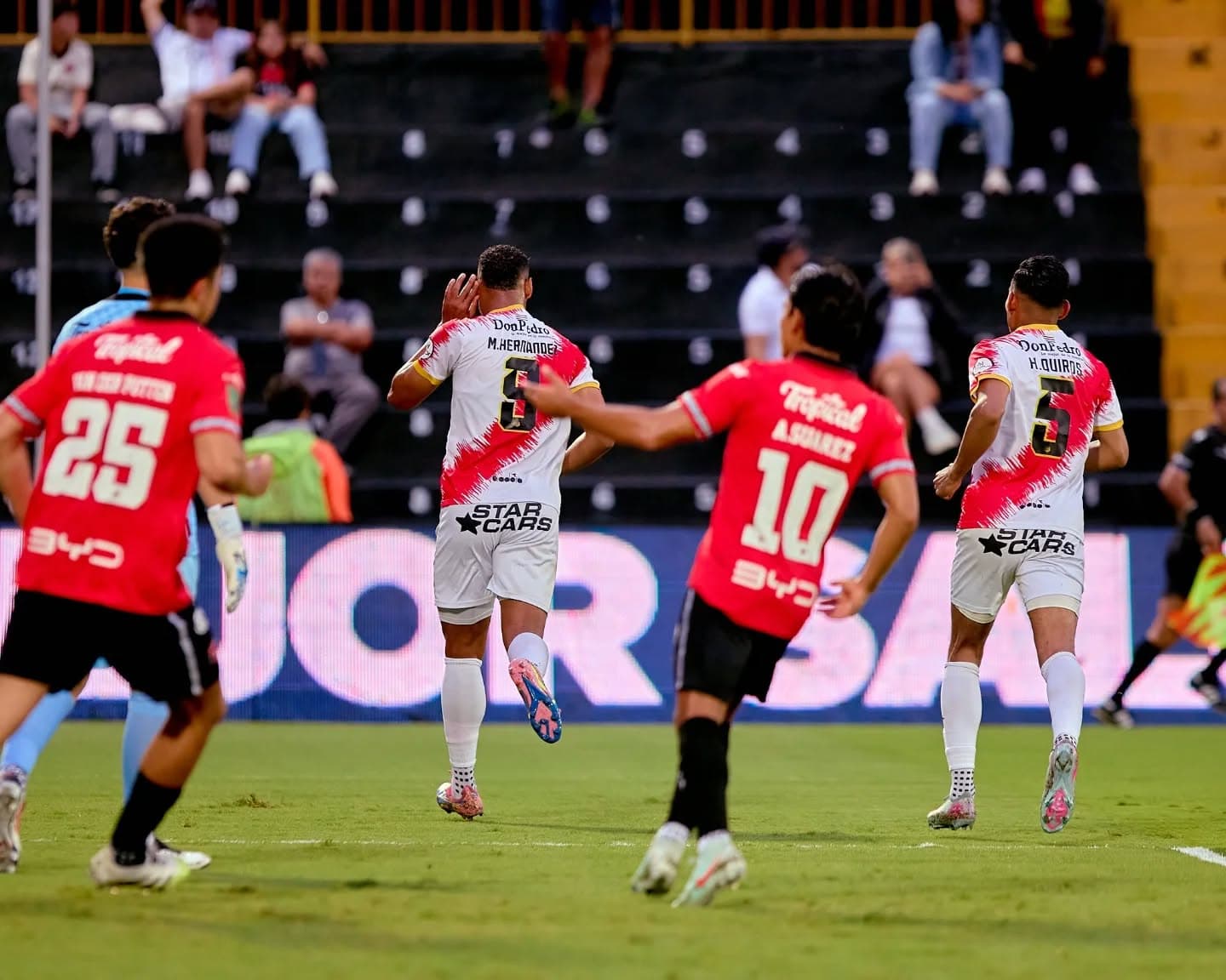 Lo que puede costar la celebración de Marcel y los gestos de Jafet Soto en Alajuela