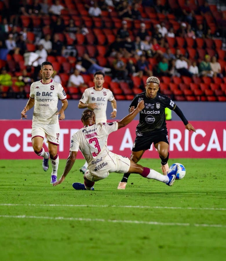 Saprissa con papelón en Panamá