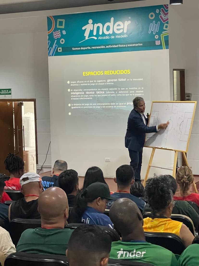 Jorge Luis Pinto le deja las cosas claras a ‘Piojo’ Herrera en un solo posteo