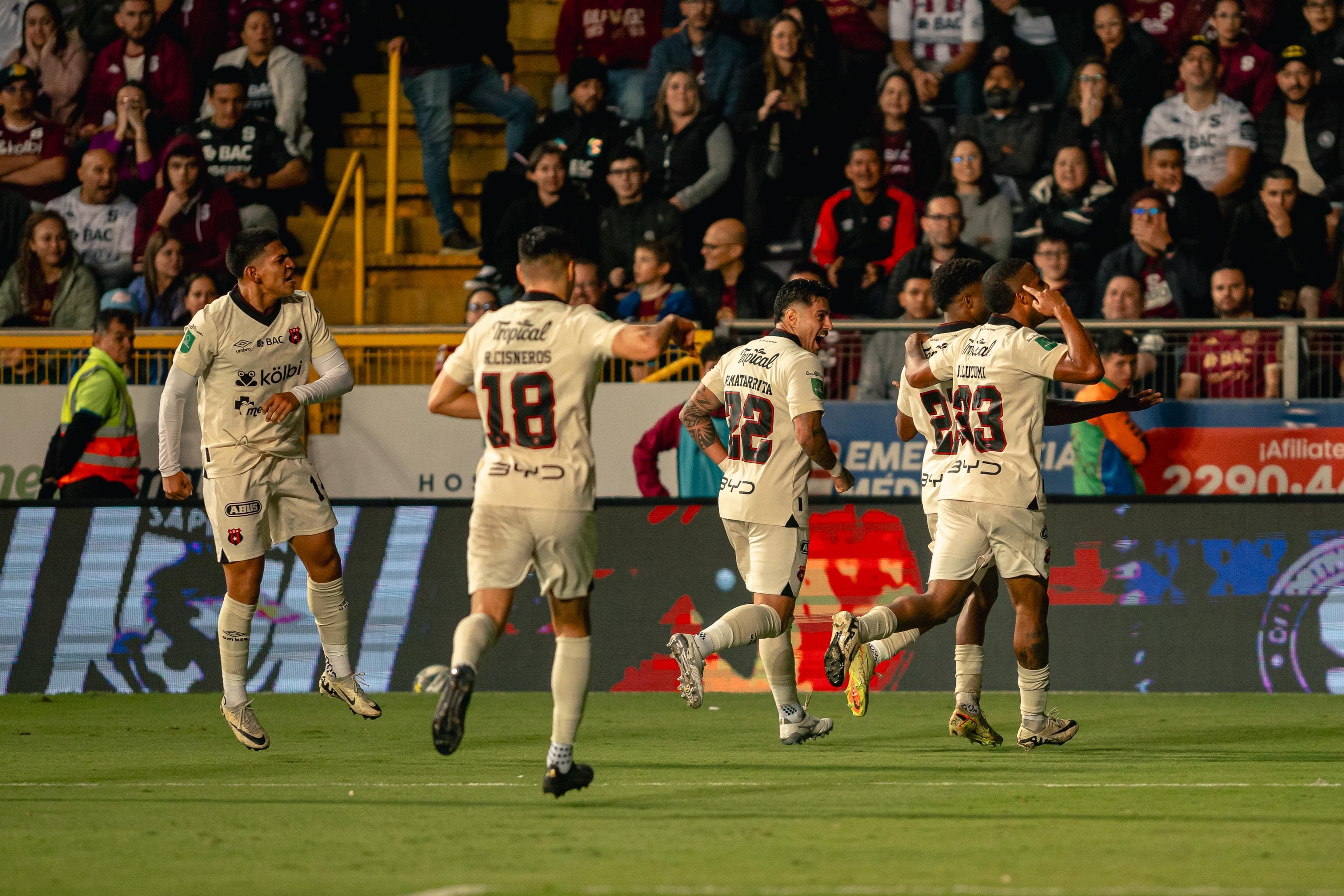 Goles, errores y tensión: La Cueva no pudo inclinar la final