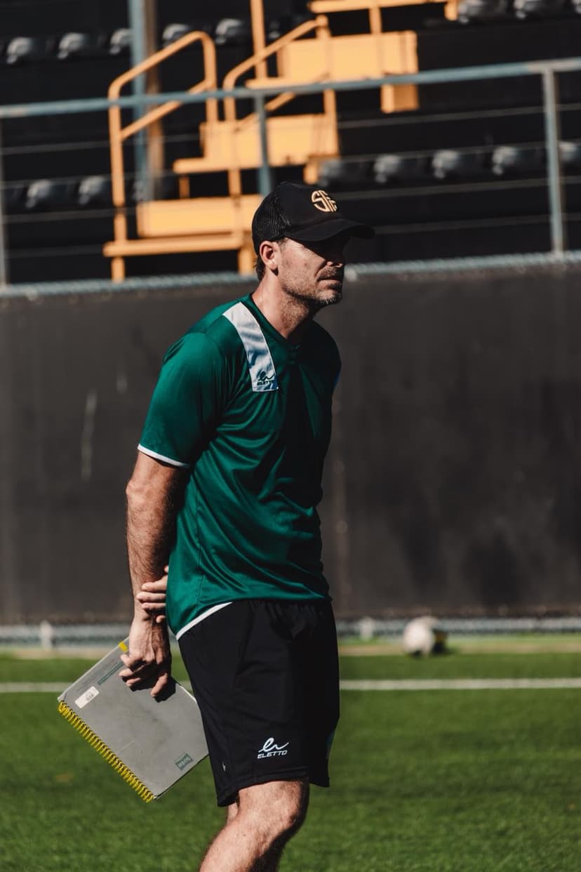 Andrés Carevic y Hernán Medford juegan su partido aparte en final de Copa