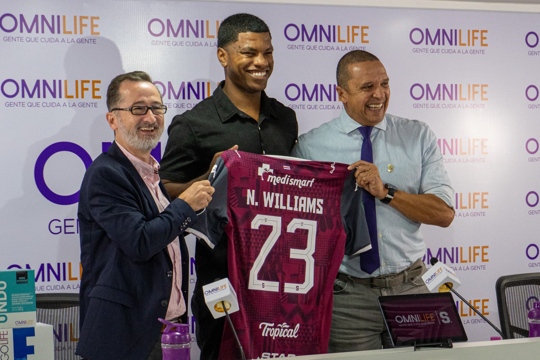 Williams fue descartado en Israel por posible rotura… y Saprissa lo fichó semanas después