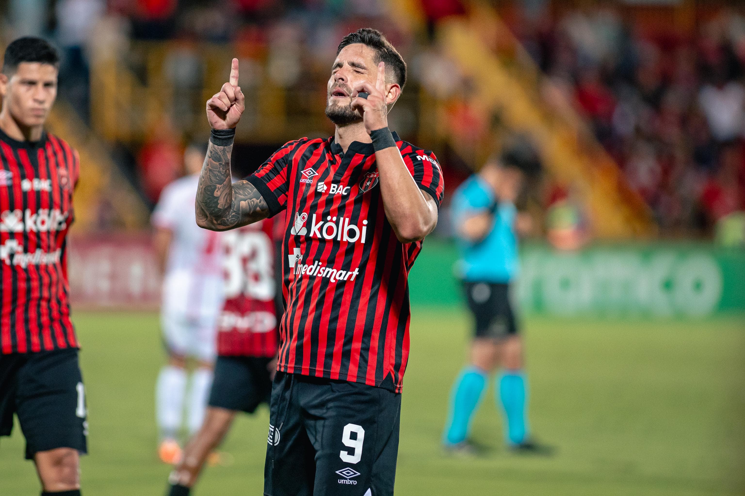 Jonathan Moya enciende el juego con un gol y las redes con polémica celebración