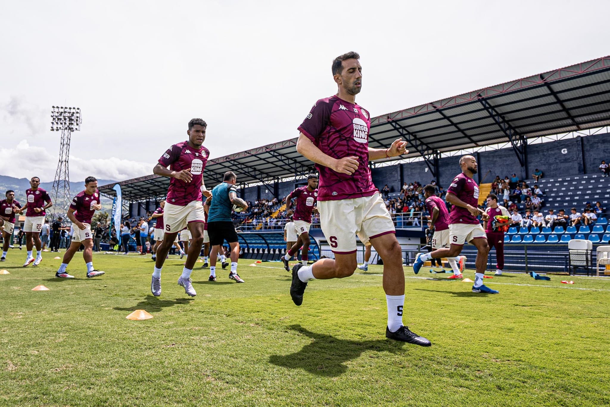 Clínica del Saprissa tendrá mucho trabajo: Mariano Torres es el quinto jugador lesionado