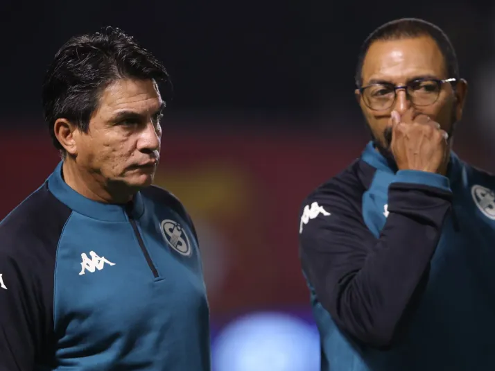 Saprissa lo despidió y lo anuncia dos días después con Hernán Medford